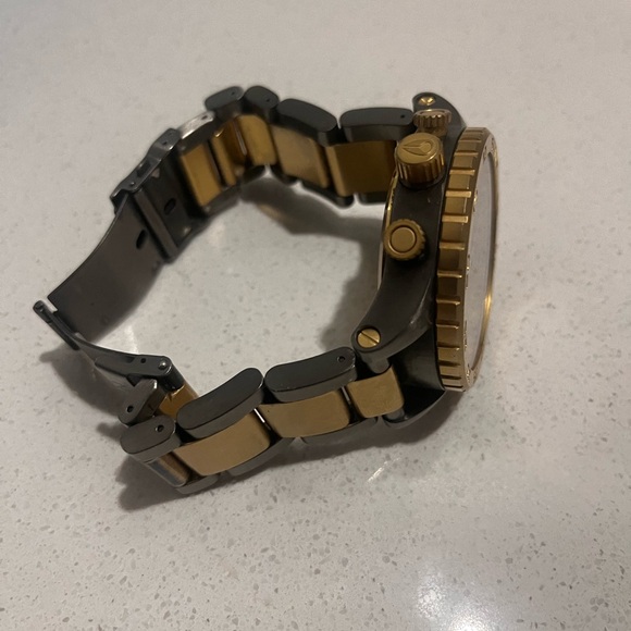 Nixon 51-30 chrono Gold and Black Watch - Picture 2 of 4